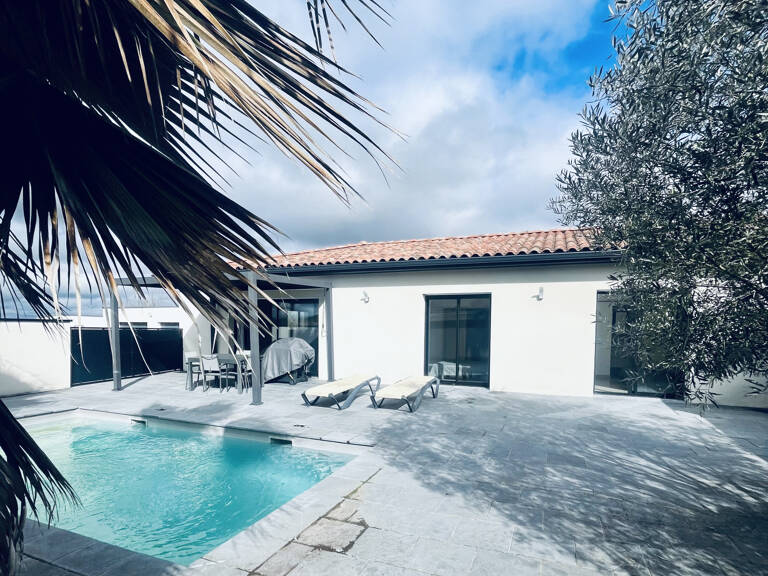 Maison contemporaine avec Piscine et garage — photo 1