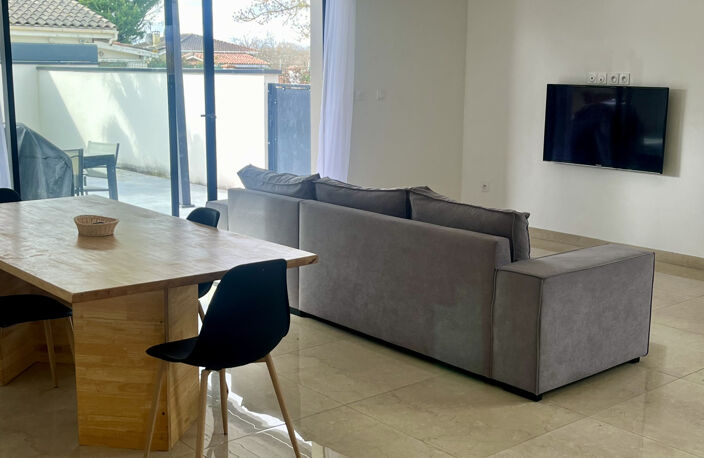 Maison contemporaine avec Piscine et garage — photo 4