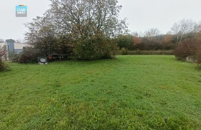 A Sennecé-les-Mâcon terrain de 2460 m² — photo 2