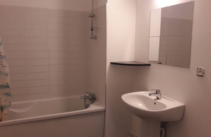 ANNOEULLIN (59): A LOUER APPARTEMENT DE TYPE III — photo 5