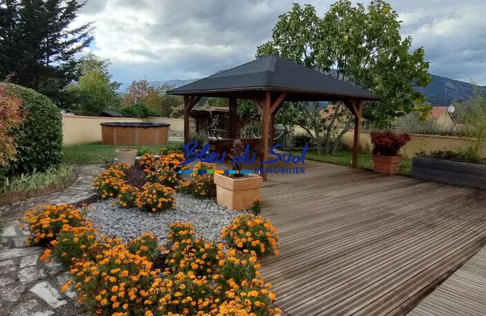 Belle maison 4 faces avec jardin et grande terrasse — photo 2