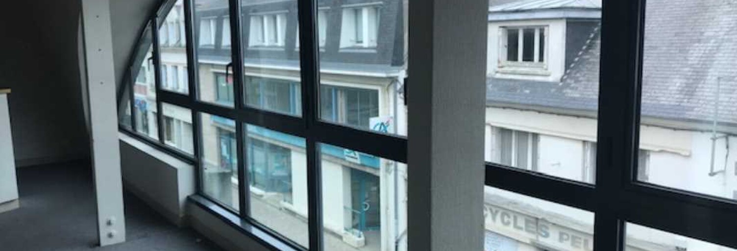 Bureau  52 m² à louer à Lesneven (29260)