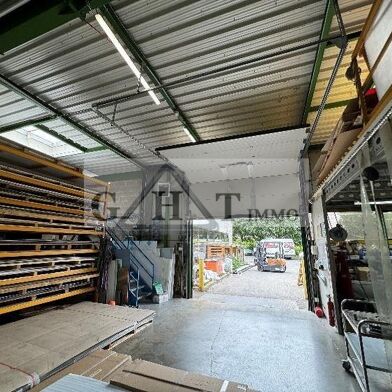 Local industriel  9350 €