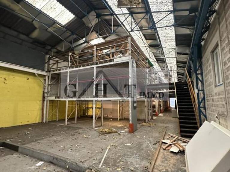 LOCAL D'ACTIVITES/ BUREAUX A VENDRE 2140M2 — photo 1