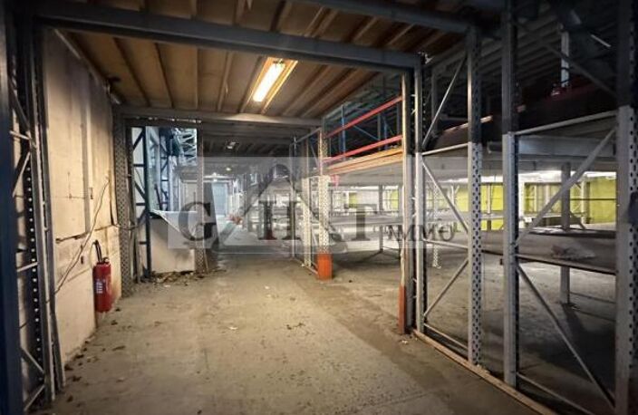 LOCAL D'ACTIVITES/ BUREAUX A VENDRE 2140M2 — photo 2