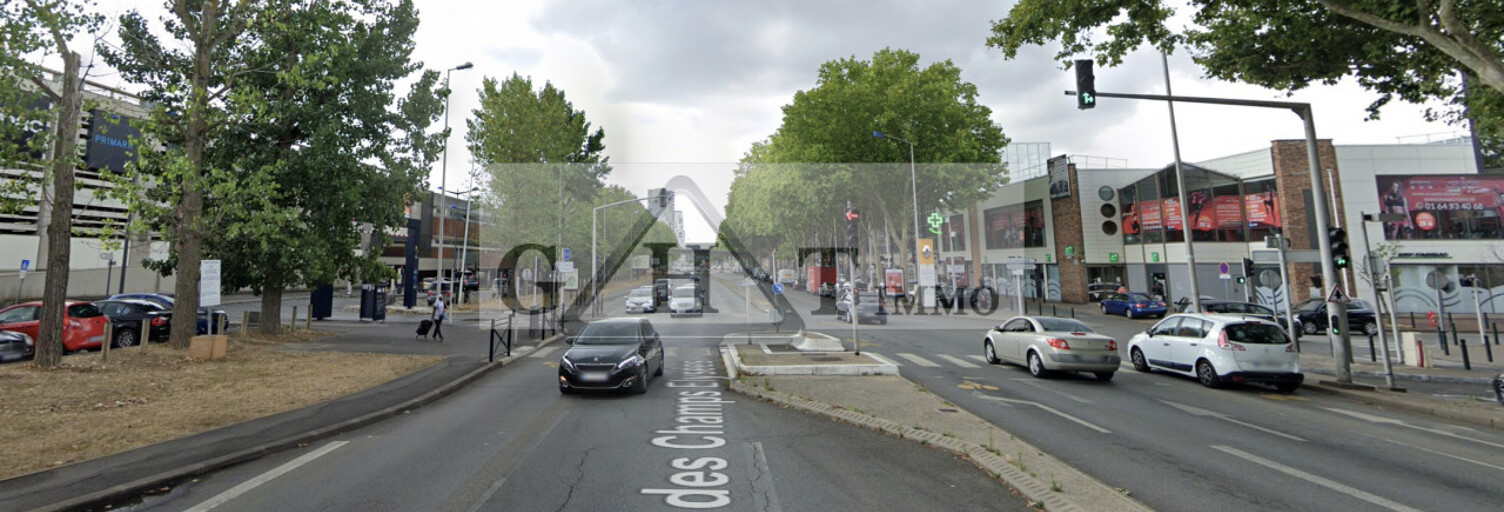 Commerce  690 m² à louer à Évry-Courcouronnes (91080)