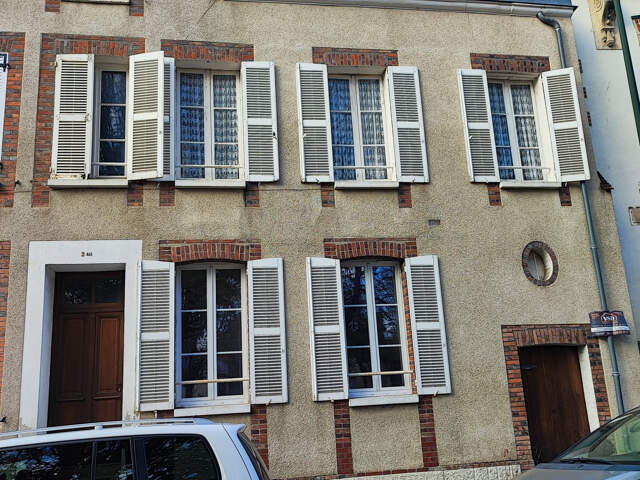 À Vendre   Maison Bourgeoise 7 Pièces   180 m2 — photo du bien