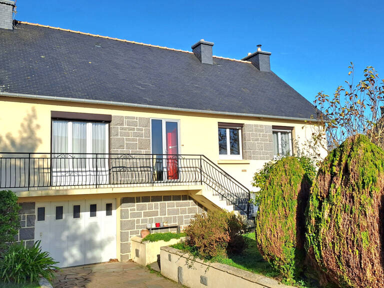 Maison avec sous sol et jardin clos — photo 1