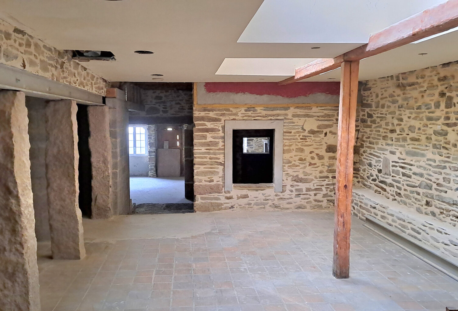 Maison en pierres, Immeuble en Pierres_Divers Projets — photo 1