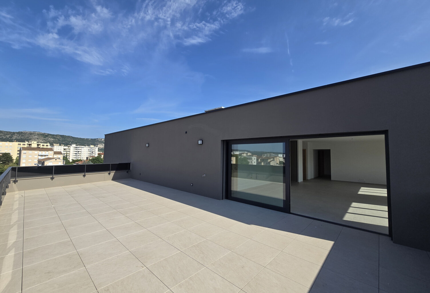 Valence, Appt T5 dernier étage avec terrasse proche Danton — photo 1