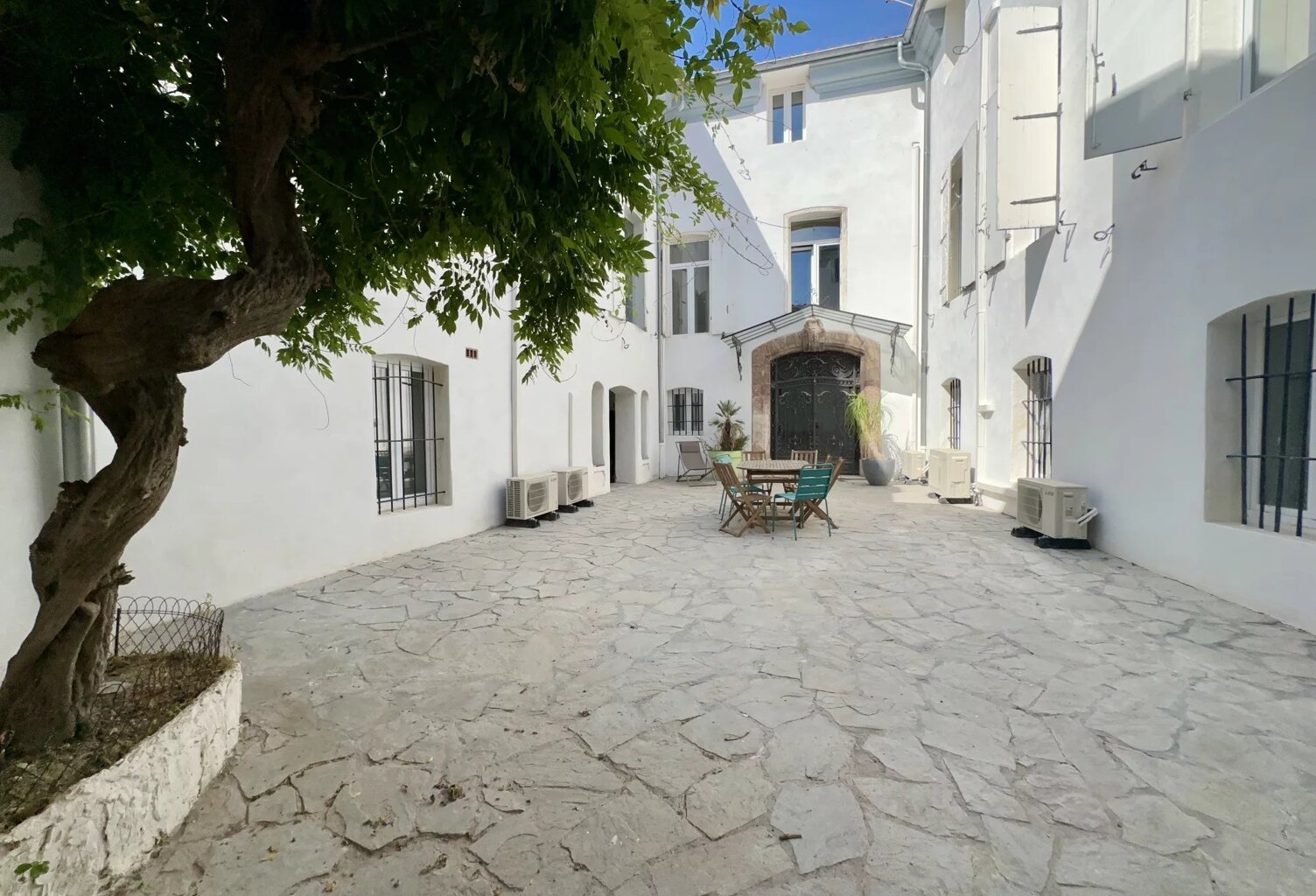 Immeuble Hotel particulier, 6 chambres, 3 salles de bains — photo 1
