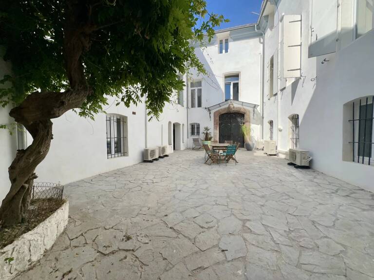 Immeuble Hotel particulier, 6 chambres, 3 salles de bains — photo 1