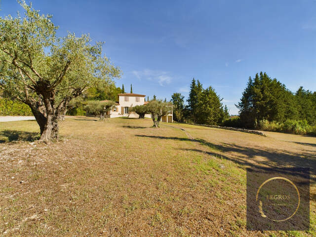 Propriété à plan d'Orgon d'environ 177m2 sur un jardin de 42 — photo du bien