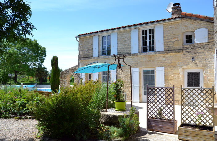 Ensemble immobilier de 2 Gîtes rénovés avec goût - Piscine, — photo 2