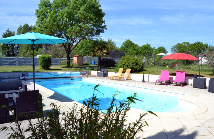 Ensemble immobilier de 2 Gîtes rénovés avec goût - Piscine, — photo 4
