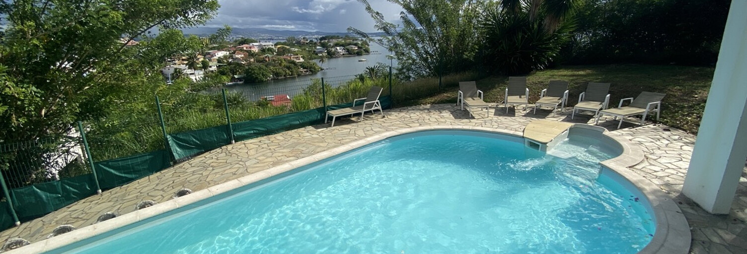 Appartement 1 Pièce 30 m² à vendre à Les Trois-Îlets (97229)