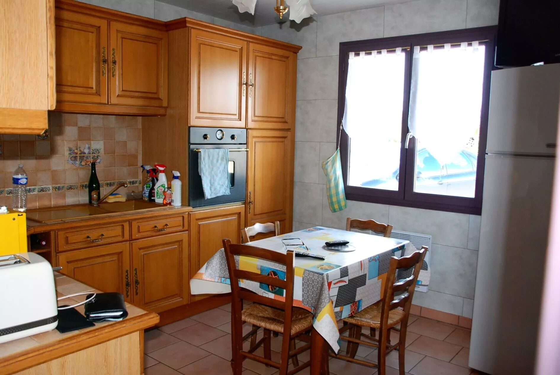 Pavillon individuel de plain pied 4 chambres avec grand bâtiment