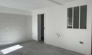 Commerce  43 m² à louer à La Roque-d'Anthéron (13640)