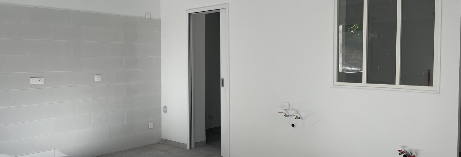 Commerce  43 m² à louer à La Roque-d'Anthéron (13640)