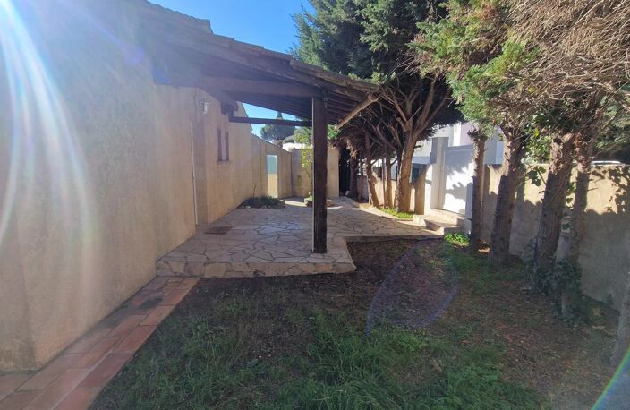 MAISONT4 AVEC JARDIN ET PISCINE — photo 2