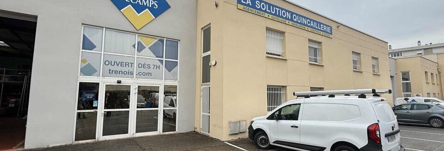 Commerce  967 m² à louer à Lyon 7 (69007)