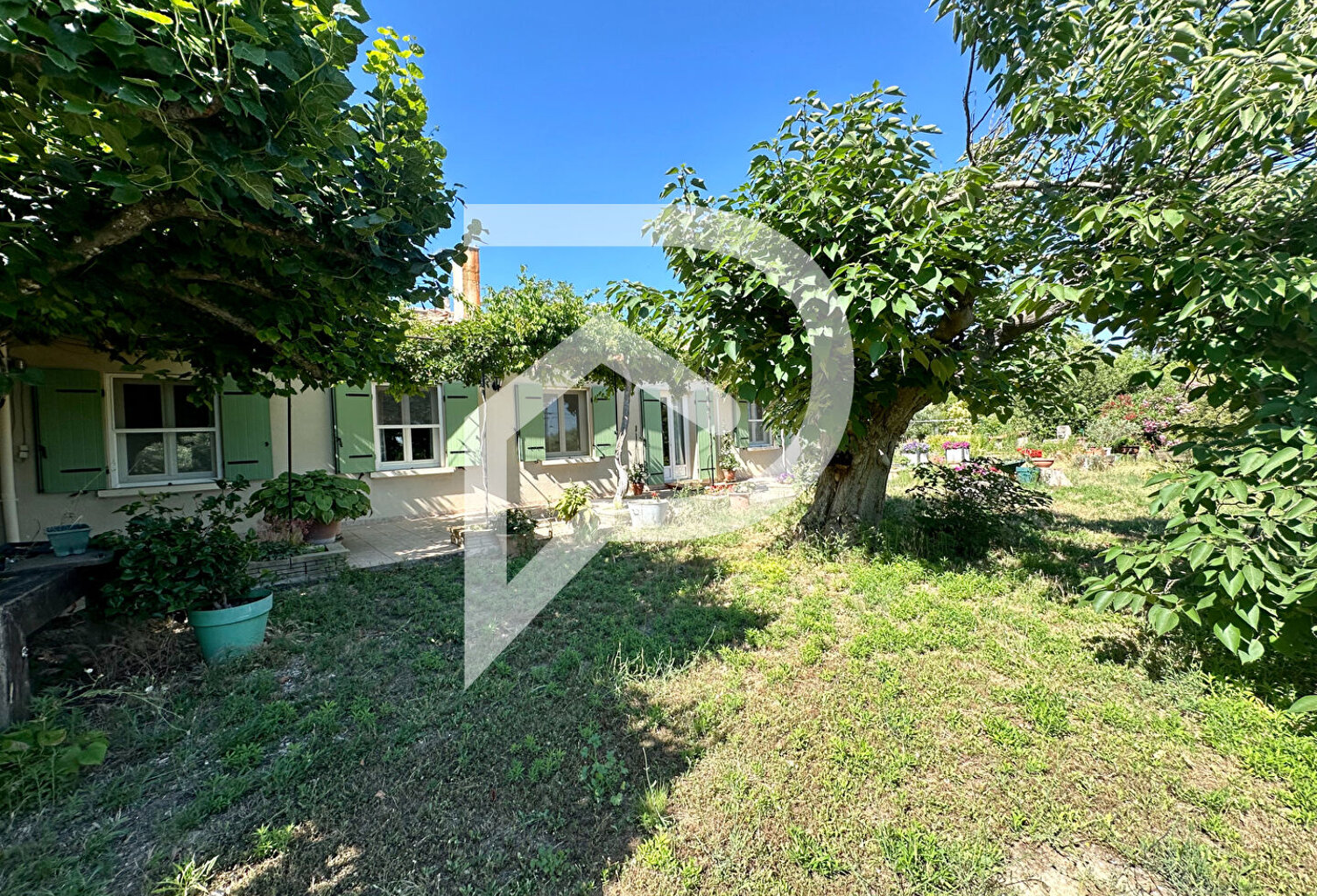 Cucuron Bord de village - Maison de Campagne Pp avec dépendances — photo 1