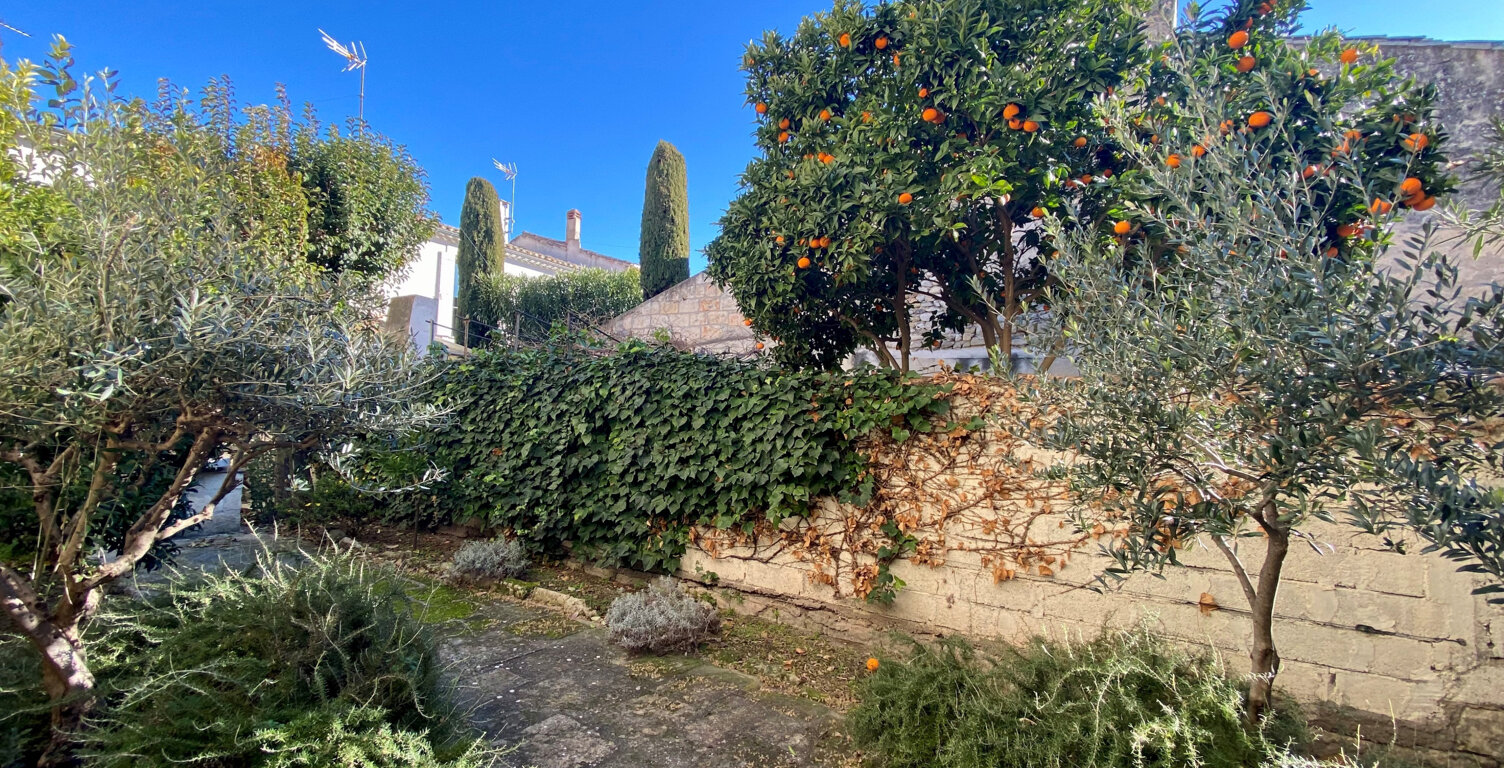 A l'intérieur de la Cité fortifiée, magnifique maison de village 2 étoiles ★★ — photo 1