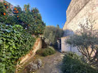 A l'intérieur de la Cité fortifiée, magnifique maison de village 2 étoiles ★★ — photo 2