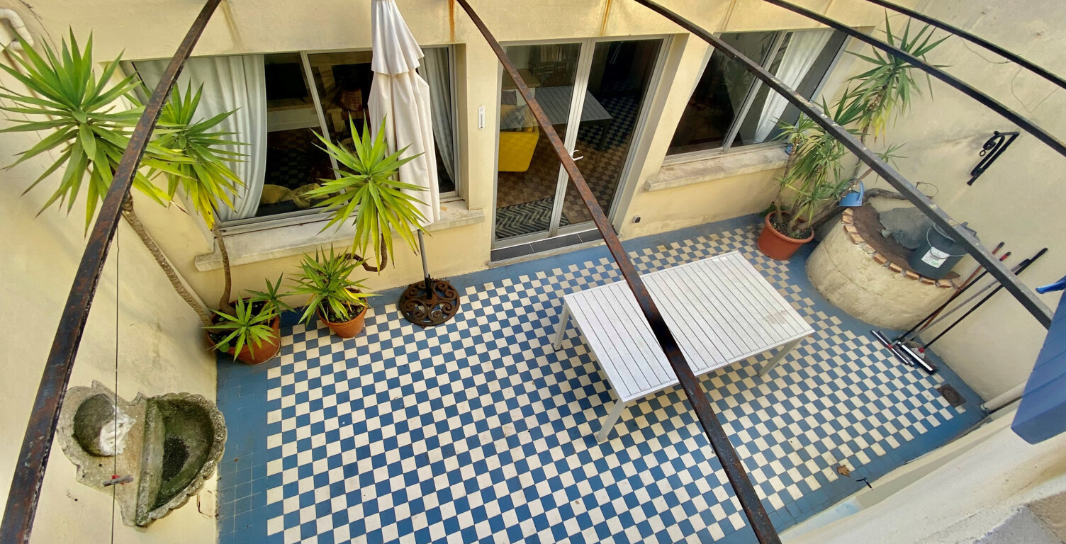 Maison de village avec patio au coeur des remparts — photo 1
