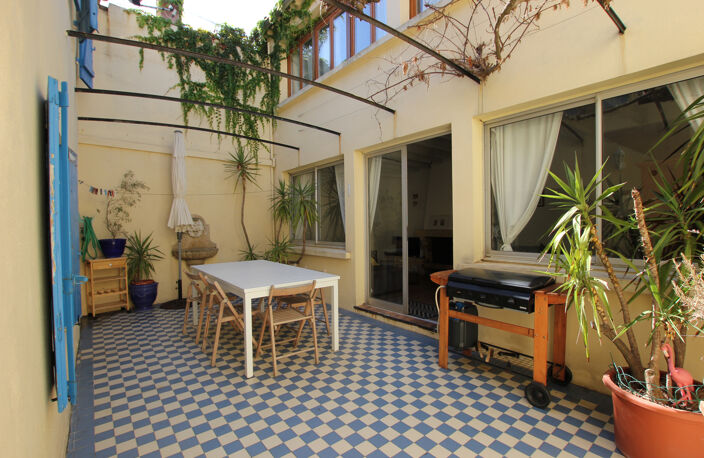 Maison de village avec patio au coeur des remparts — photo 2