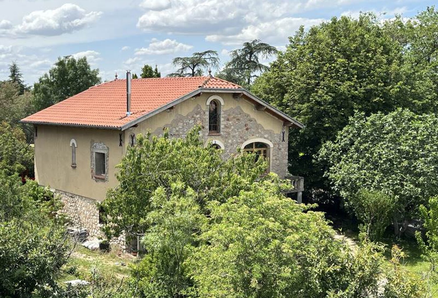 Maison en pierre de 5 pièces principales — photo 1