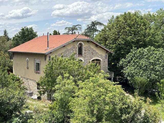 Maison en pierre de 5 pièces principales — photo du bien