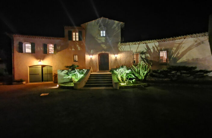 MOUANS-SARTOUX / LOCATION MEUBLÉE / VILLA INDIVIDUELLE — photo 2