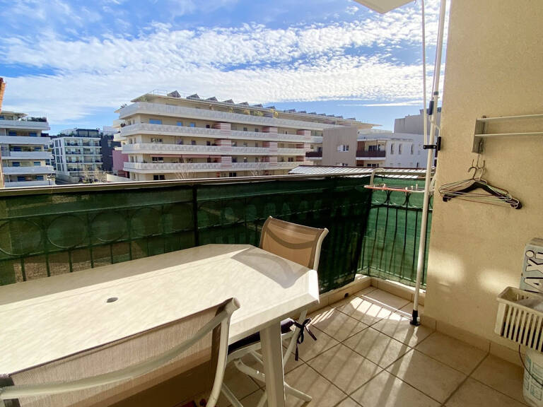 Appartement T3 avec terrasse, garage et caves — photo 1