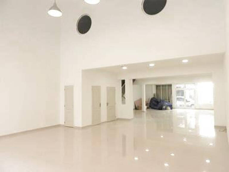 Centre ville, bel immeuble rénové sur 3 niveaux — photo 1