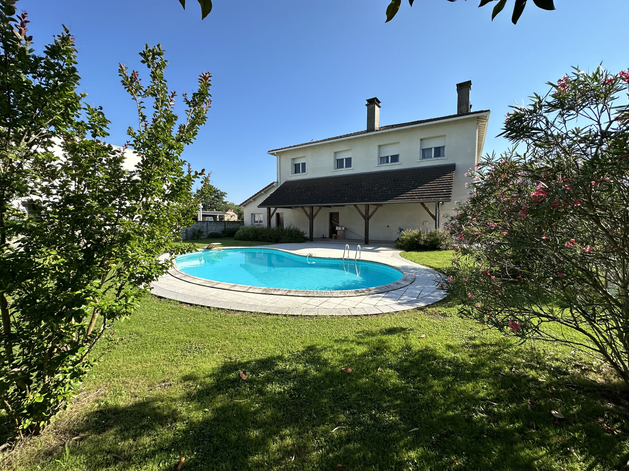 Villa / Maison  T10 à vendre Gelos 64110