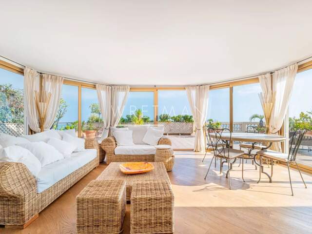 Superbe appartement duplex au dernier étage avec vue sur la mer — photo du bien