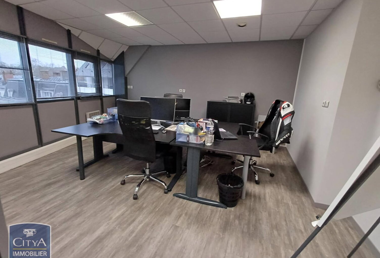 Location bureau 4 pièces  à Tours (37000) — photo 1