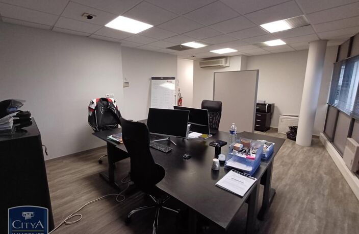 Location bureau 4 pièces  à Tours (37000) — photo 2