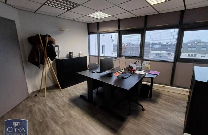 Location bureau 4 pièces  à Tours (37000) — photo 3