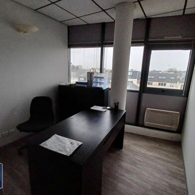 Bureau 4 pièces 1220 €