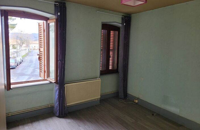 Maison de bourg avec local commercial et fort potentiel — photo 3