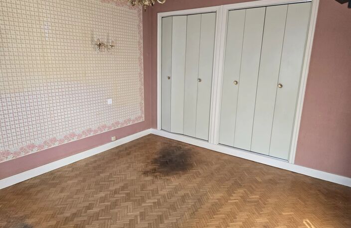 BELLE MAISON DE BOURG AVEC EXTERIEUR ET GARAGE — photo 5