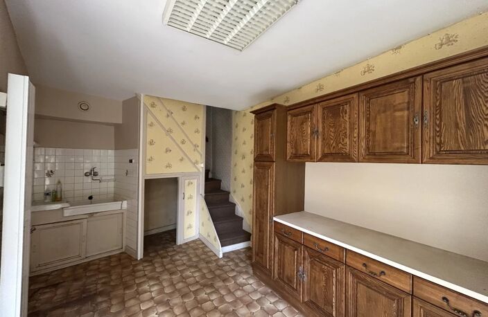 MAISON A RÉNOVER AVEC JARDIN, GARAGE ET DÉPENDANCE A MORIAT — photo 4