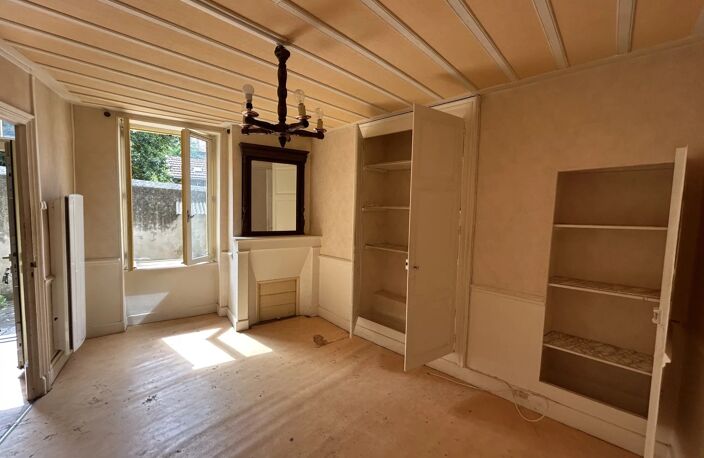 MAISON A RÉNOVER AVEC JARDIN, GARAGE ET DÉPENDANCE A MORIAT — photo 5