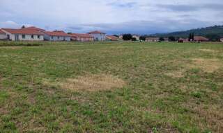 Terrain  2640 m² à vendre à Le Breuil-sur-Couze (63340)