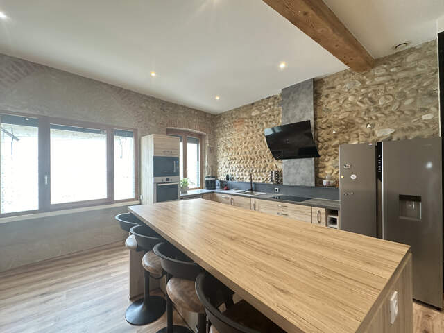 Appartement sur 2 niveaux d' une surface de 153 m2 .. 3 cham — photo du bien
