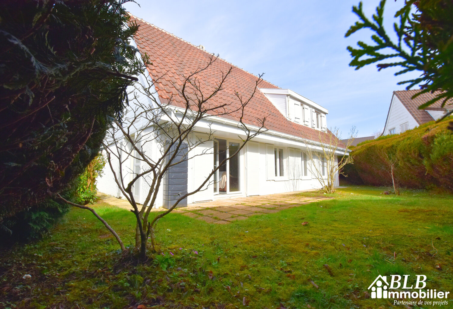 78690 LES ESSARTS LE ROI     Belle maison de 7 pièces 5 cham — photo 1