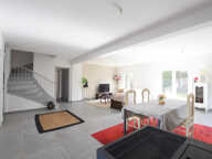78690 LES ESSARTS LE ROI     Belle maison de 7 pièces 5 cham — photo 3