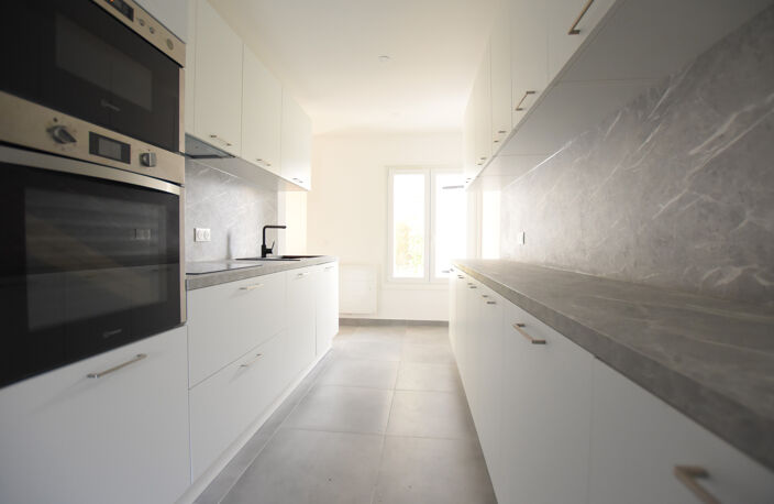 78690 LES ESSARTS LE ROI     Belle maison de 7 pièces 5 cham — photo 5